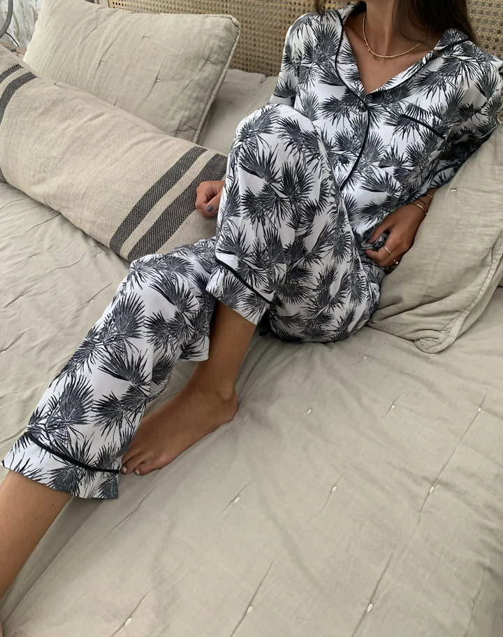 Pack Descanso de Lujo: Pijama Lucía Selva + Antifaz de Seda