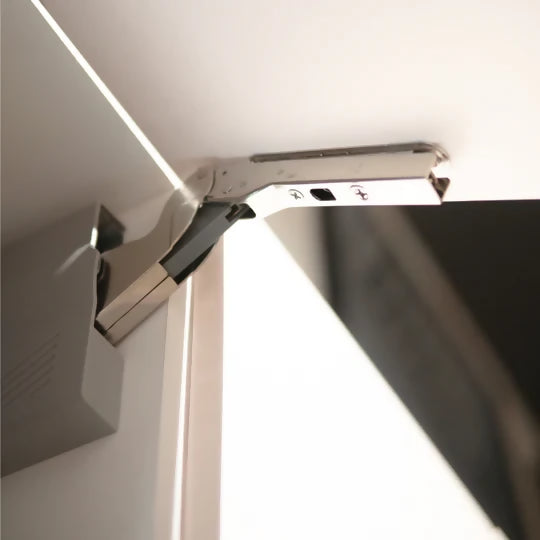 Sistema de apertura de puertas abatible