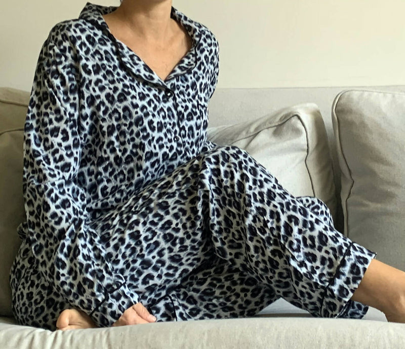 PIJAMA LUCIA (leopardo gris y negro )