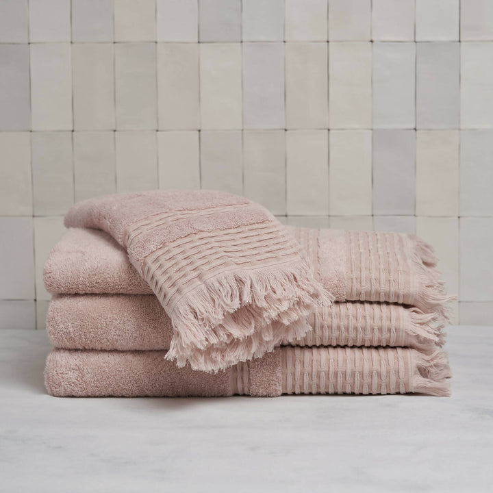 Set de toallas Premium con guarda labrada y flecos. 100% algodón turco 620gr. 2 toallas mano 50x80cm y 2 toallones 90x160cm