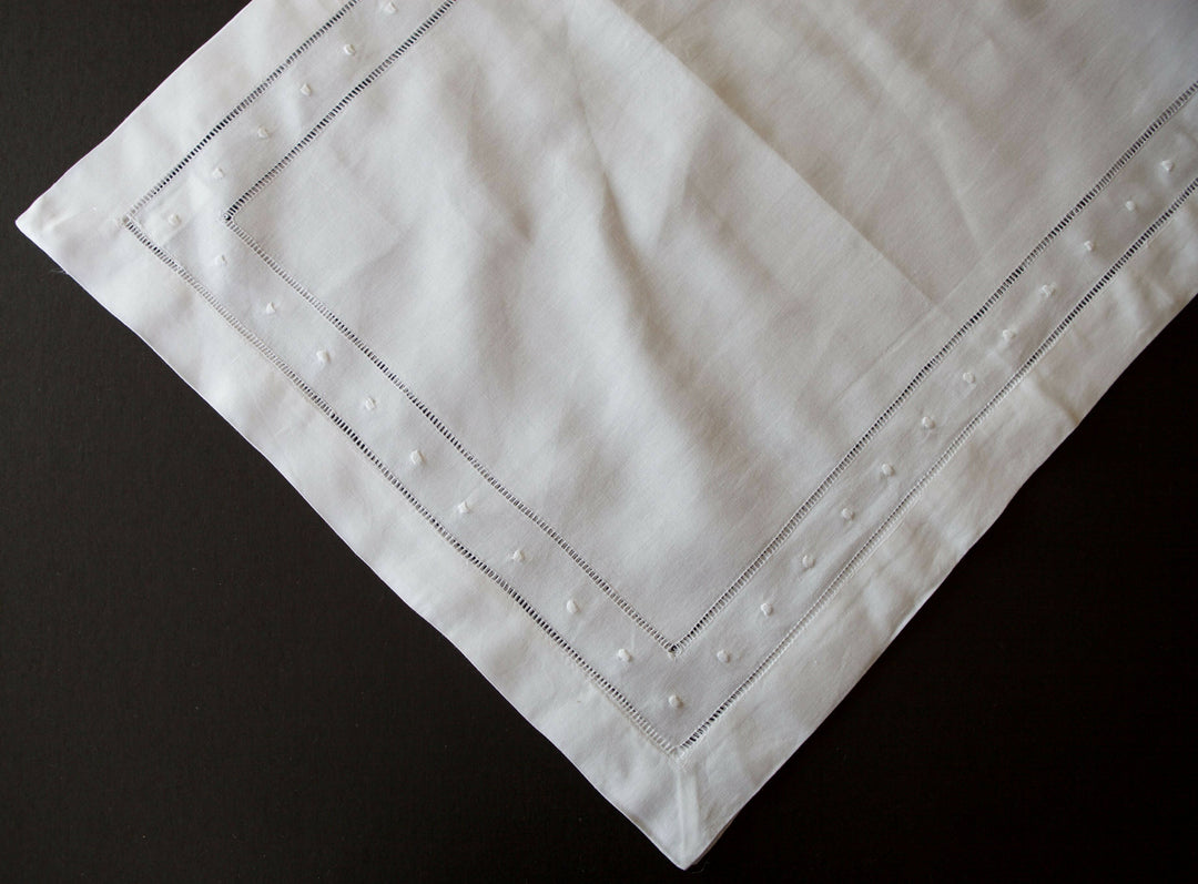 Camino de Mesa Blanco 200x45 cm con Bordados
