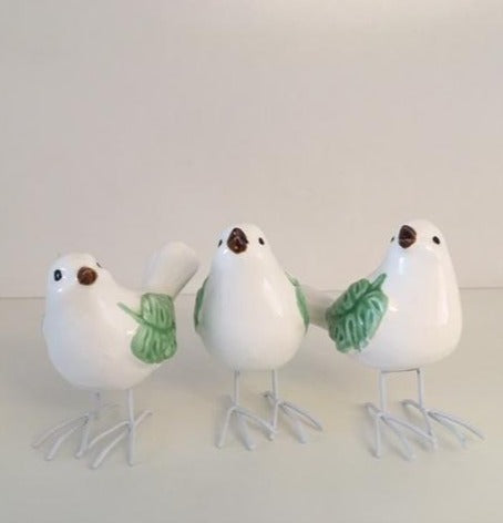 SET DE 3 PÁJAROS BLANCOS DE CERÁMICA Y ALAS VERDES