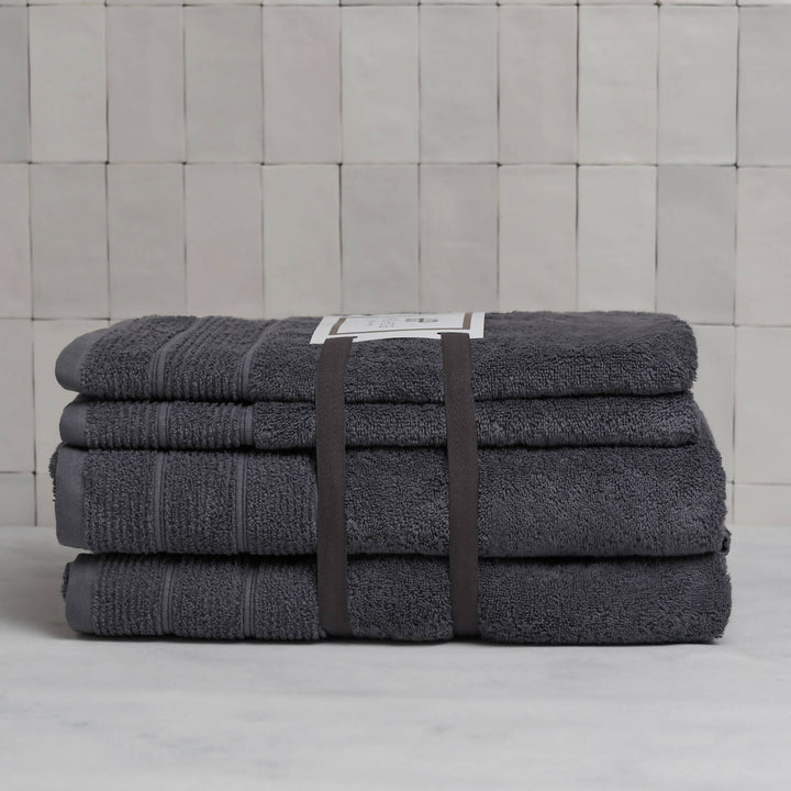 Set de toallas Deluxe con elegante guarda clásica en 100% algodón turco 620gr. 2 toallas mano 50x80cm y 2 toallones 90x160cm.