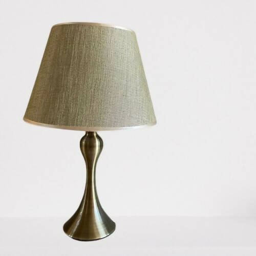 LÁMPARA COLOR BRONCE ESTILO CLÁSICO