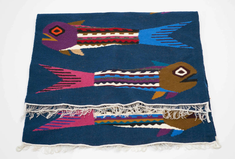 C.40-alfombra-tapiz-tejido-lana-telar-artesania-decoracion-deco-mural-ecuador-otovalo-pez-pescado-piscis-azul-manos-de-america-