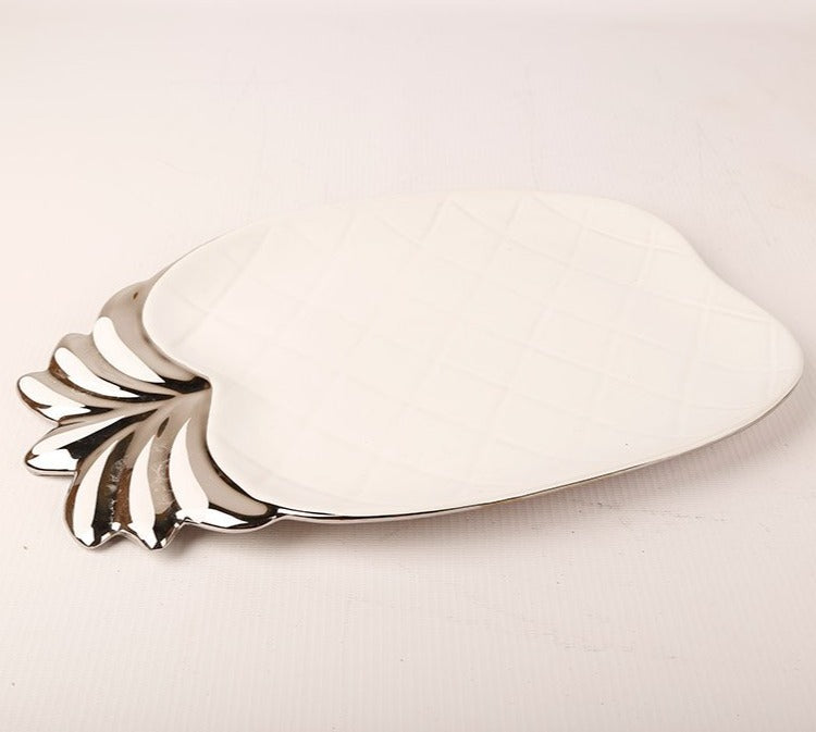 PLATO DE CERÁMICA CON FORMA DE PIÑA DE 33 X 22 CMS