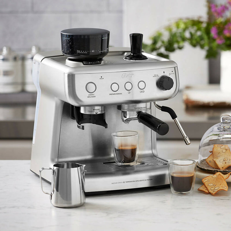 Cafetera para espresso Perfect Brew 15 bar molino integrado BVSTEM7300-052 Oster®
