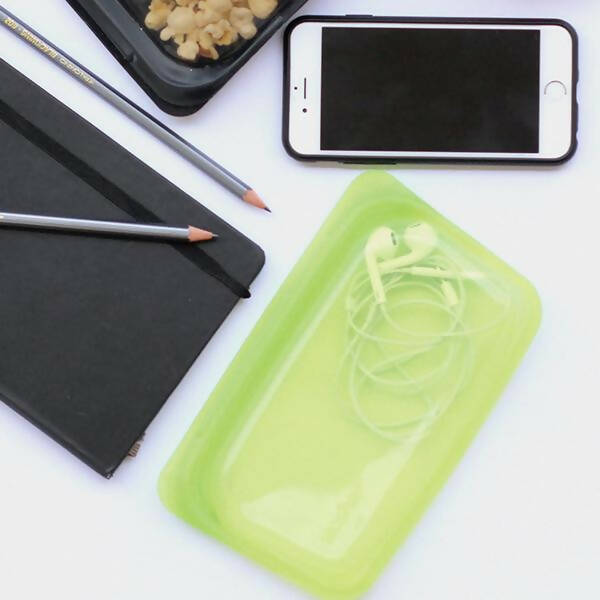 Stasher-Reusable-Snack-Bag-Lime-4-WEB_grande