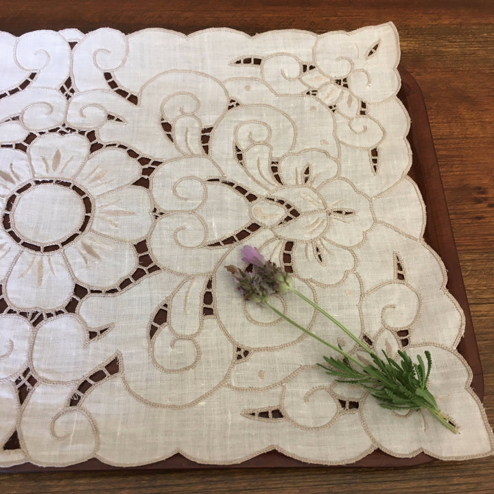 Bandejero Bordado Beige