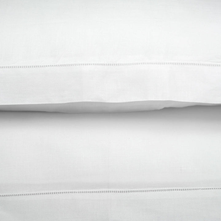 Set 2 fundas de almohada 100% lino, deshiladas a mano.