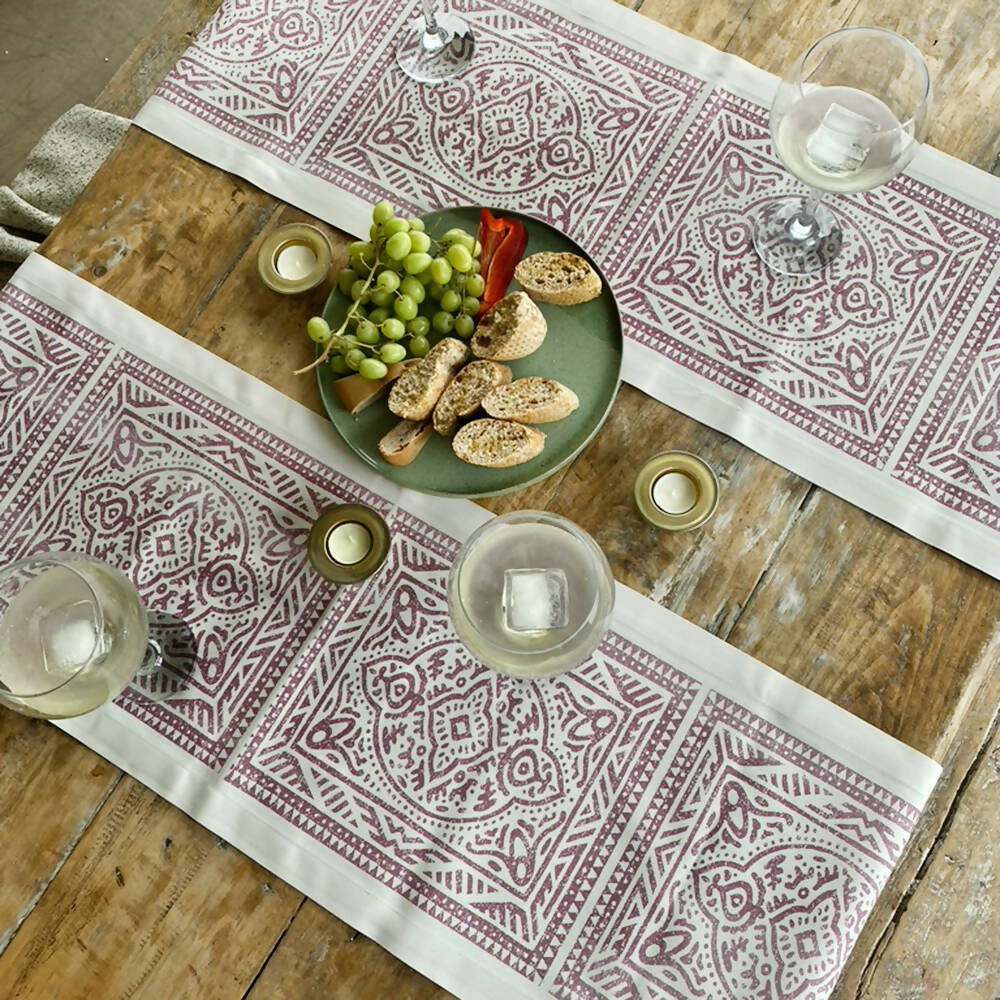 Camino de Mesa Impermeable, Plum