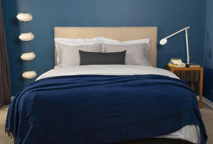 Manta en 100% seda rústica color azul rayas negras