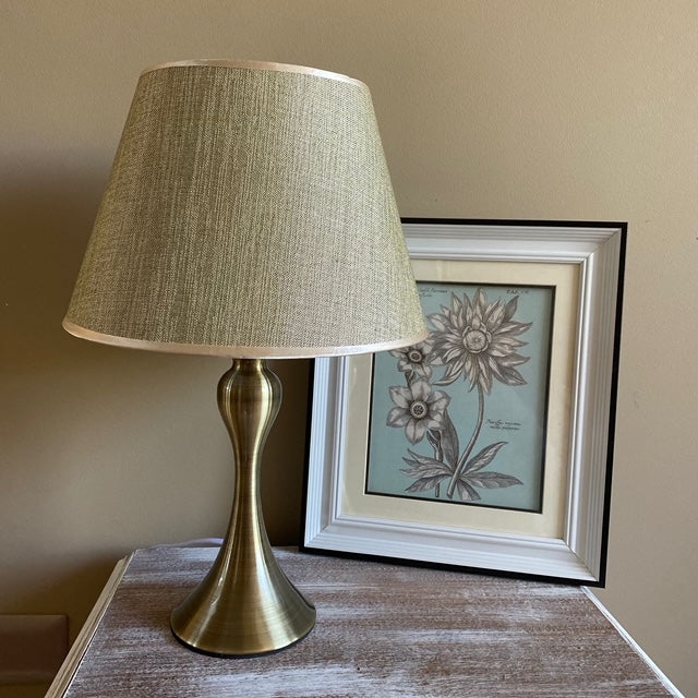 LÁMPARA COLOR BRONCE ESTILO CLÁSICO