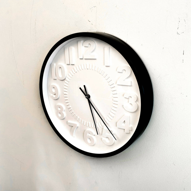 RELOJ DE PARED NEGRO Y ESFERA BLANCA