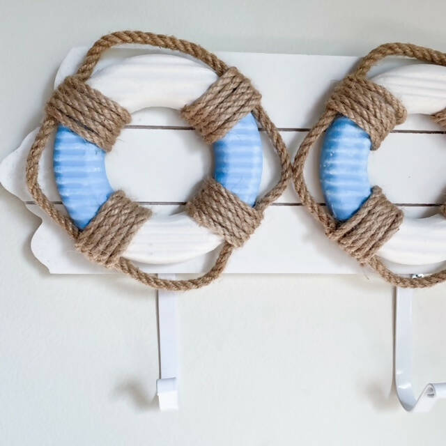 Perchero Marino con 3 Flotadores y Ganchos Decorativos